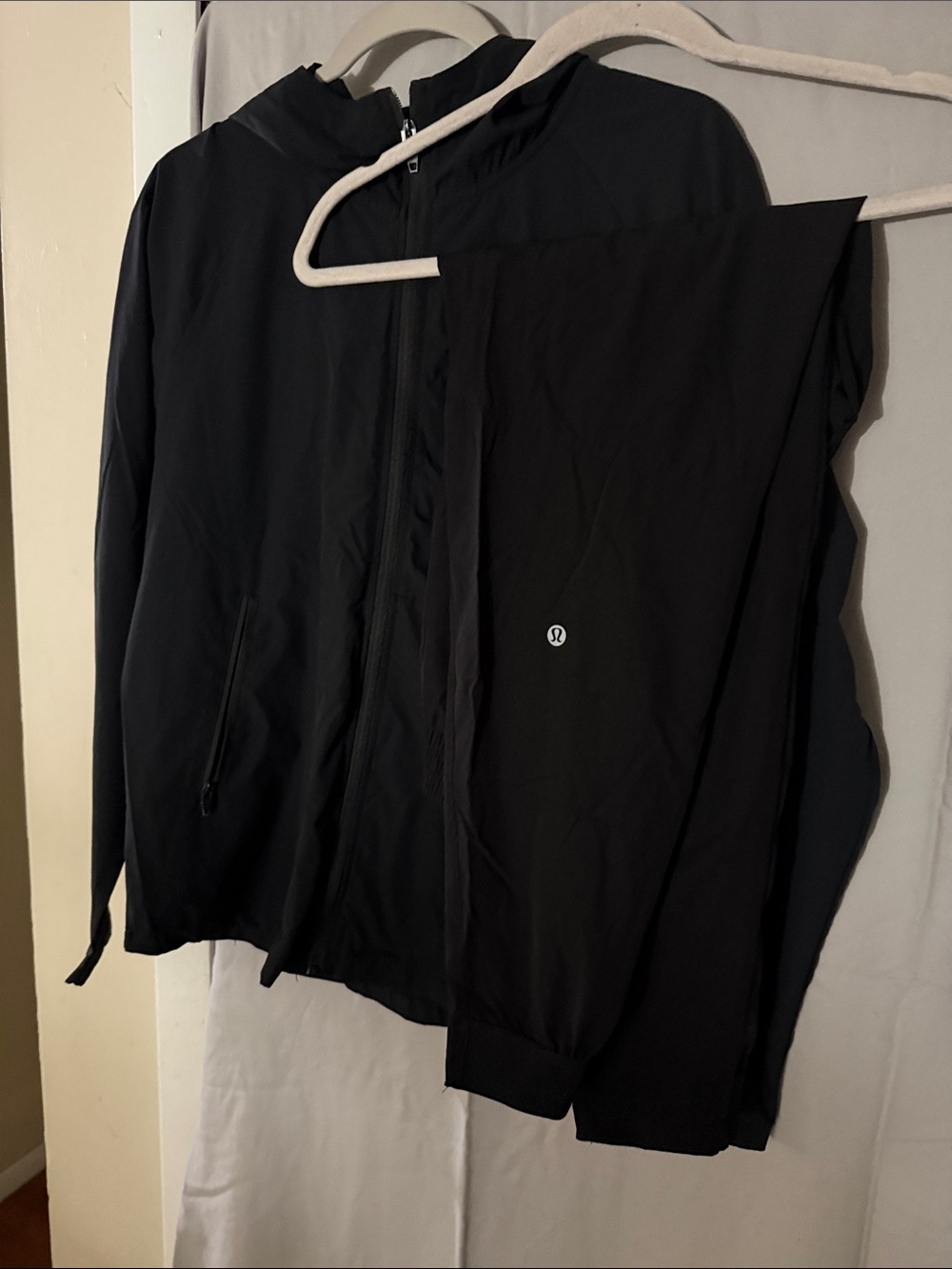 lululemon athletica Men's Black Lightweight Jacket with Logo Detail